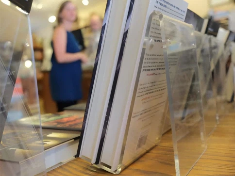 Shelf Inclination and Book Presentation Shelf Inclination and Book Presentation